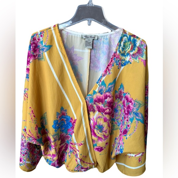 Flying Tomato Tops - Flying Tomato flowy crop top